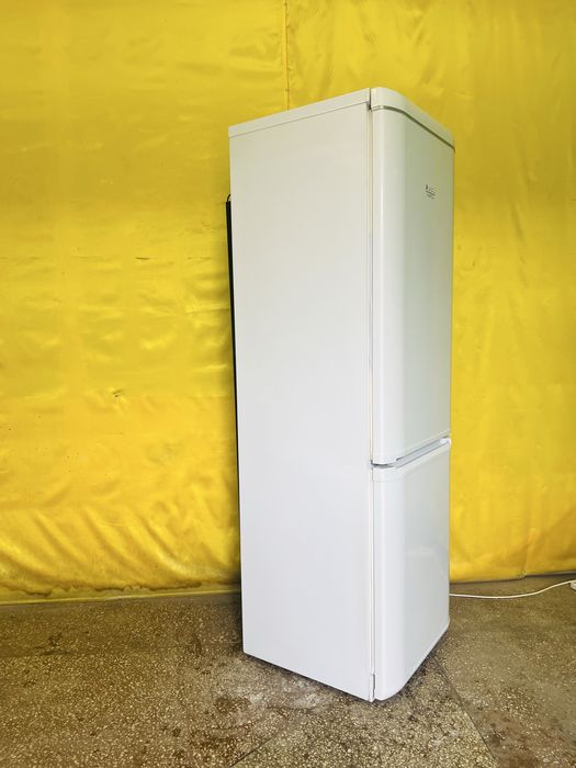 Двухкамерный холодильник Ariston RMBA1185