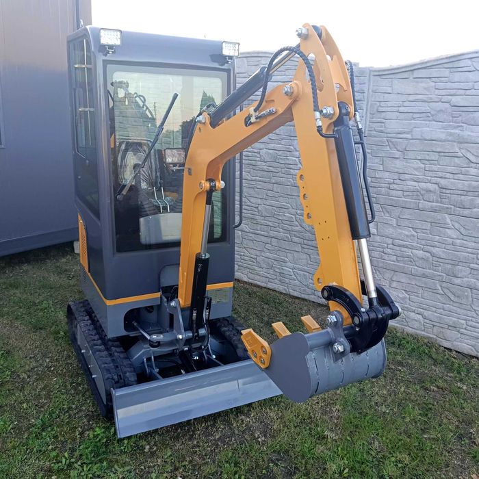 Minikoparka z Kabiną G-SHAN 1000 kg + szybko złączka, trzy łyżki 11 KM