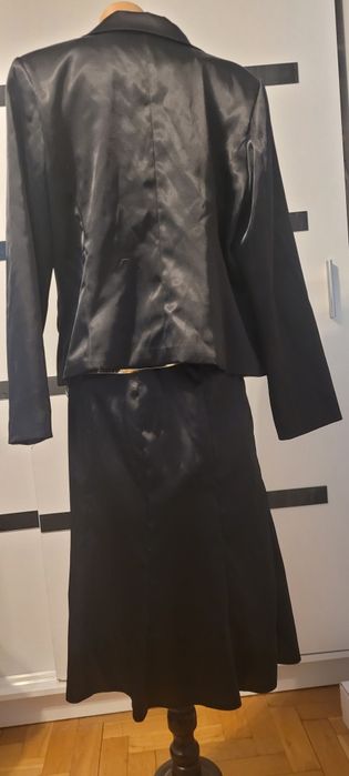 Marynarka z spódniczki 42 czarne. Polecam.