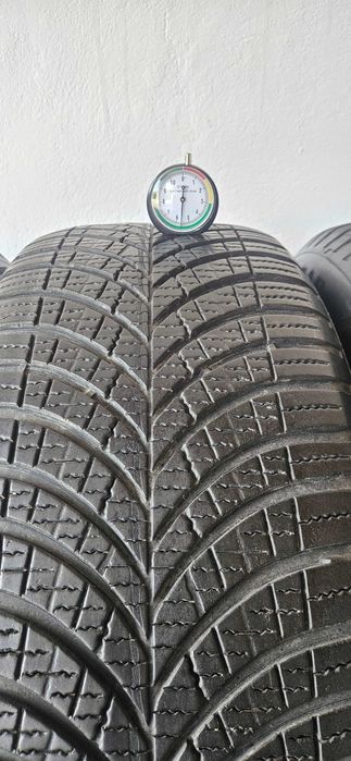 Opony wielosezonowe Goodyear Vector 4Seasons  235/55 R19