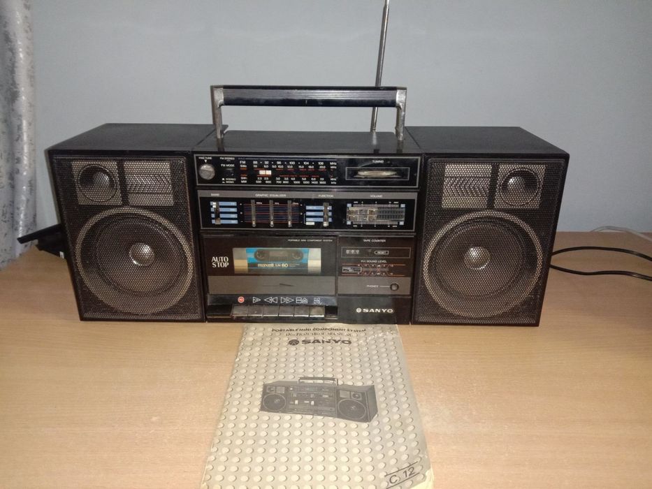 Японская магнитола 80-х годов Sanyo C 12 в коллекцию.
