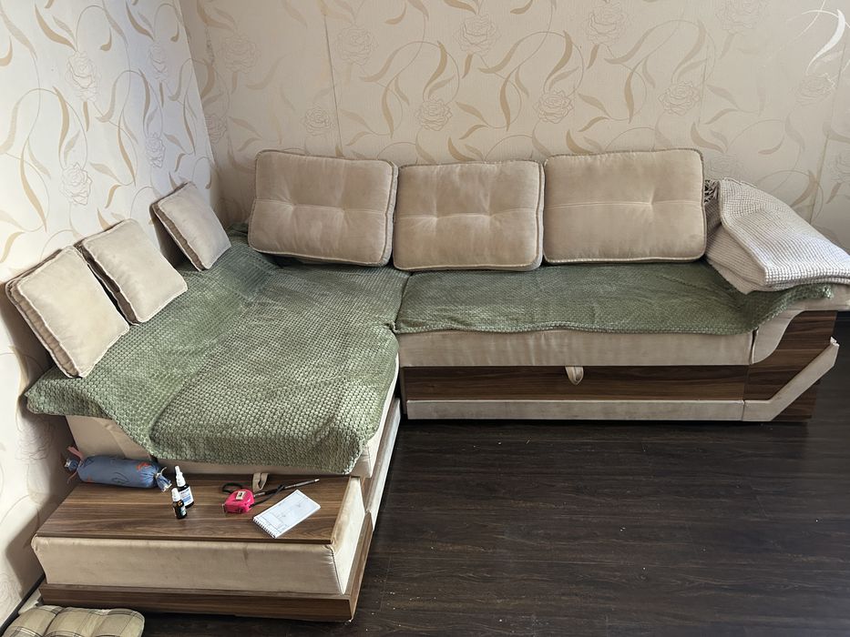 Диван розкладний двомісний розкладний кремовий