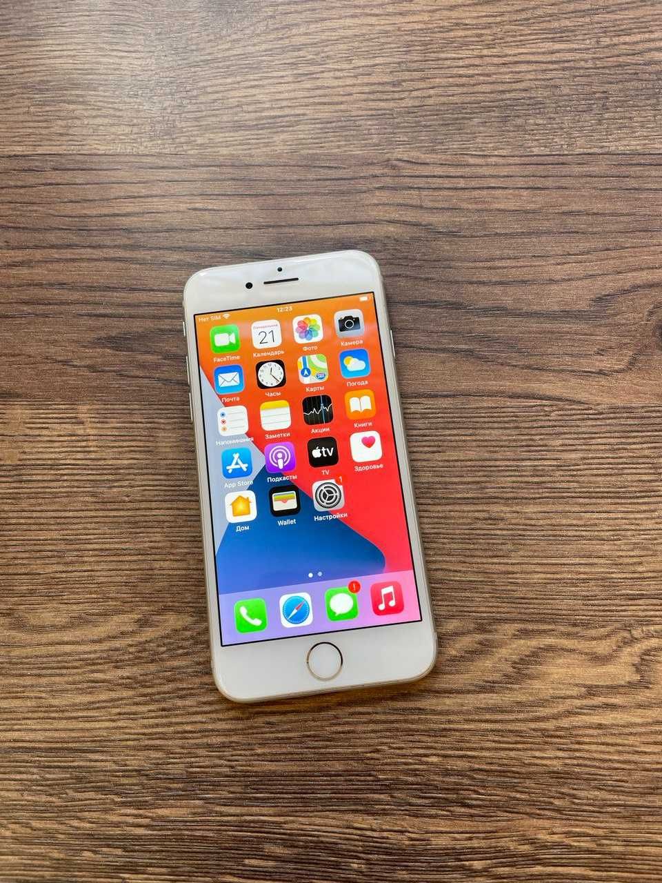 Apple iPhone 8 64GB (Silver) (акб 100%)