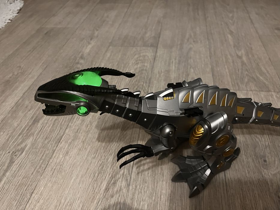 Динозавр со спецэффектами