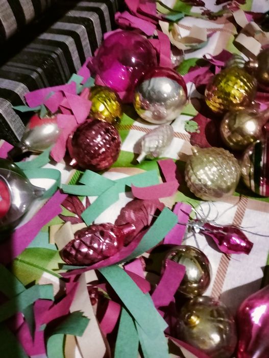 Новорічні іграшки , шари на ялинку,19 штук.