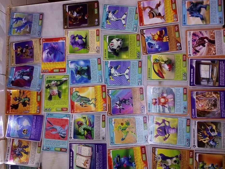 Conjunto de 180 Cartas Invizimals