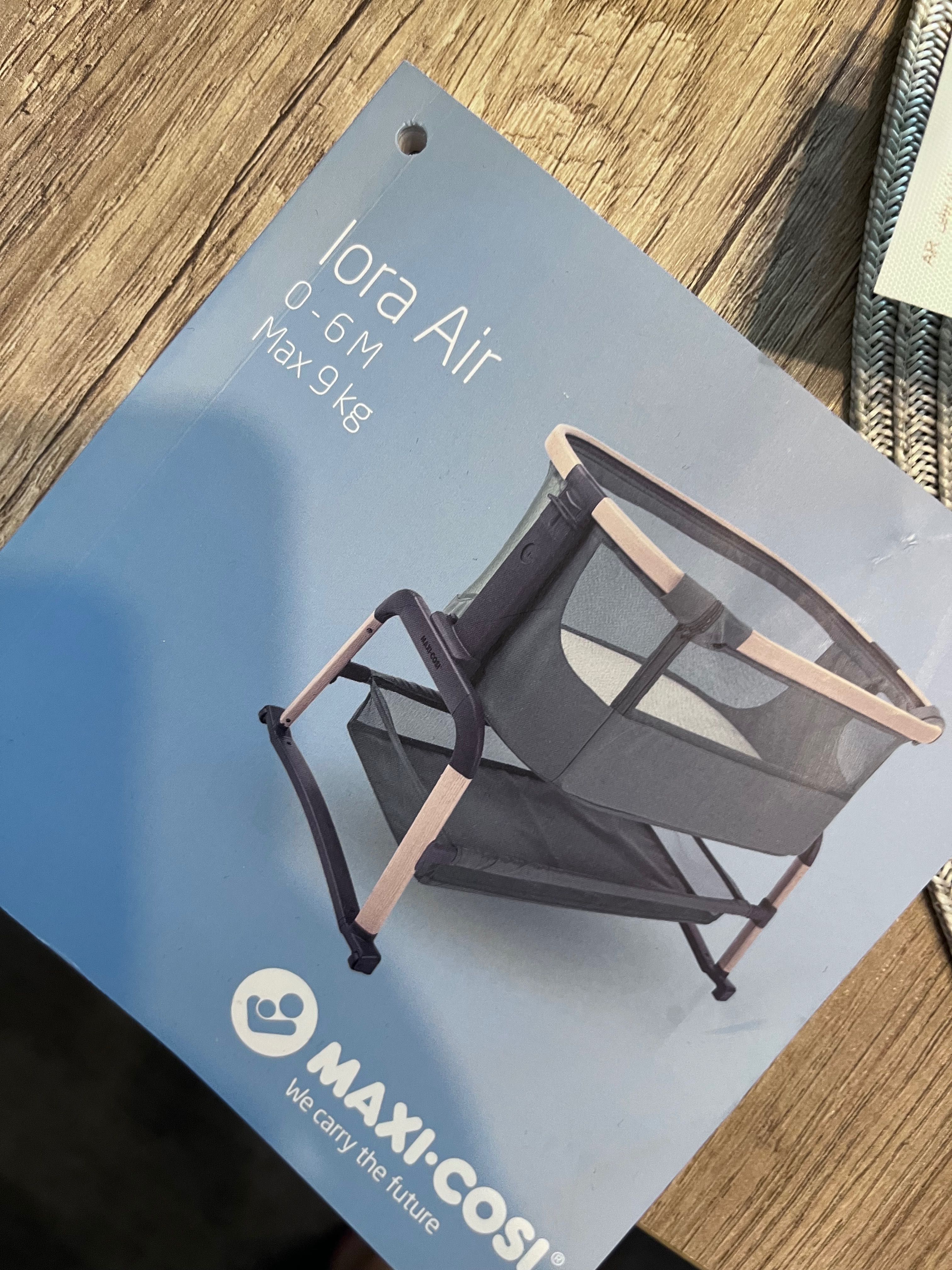 Łóżeczko dostawne Maxi-Cosi Iora Air + dodatki – stan bardzo dobry.