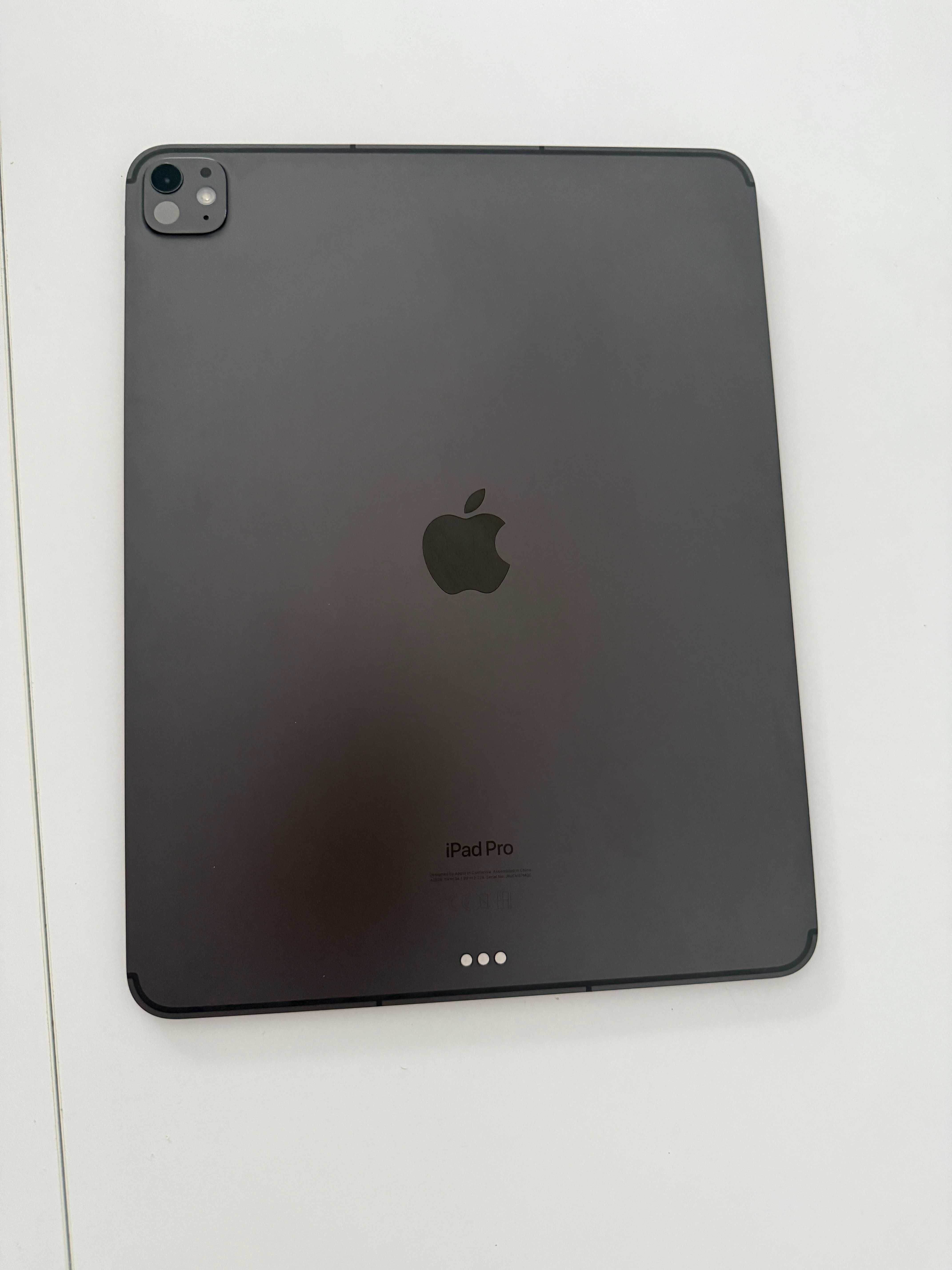 iPad Pro 13" M4 + Magic Keyboard | 256 GB | Wi-Fi + Cellular