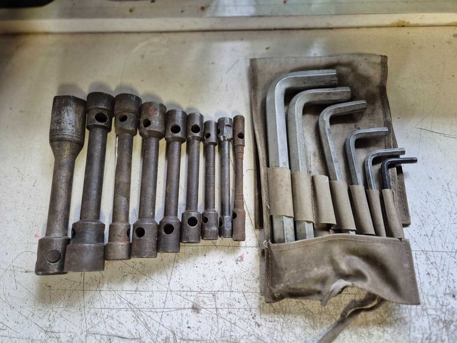 Zbiór kluczy rurowych oraz imbusowych