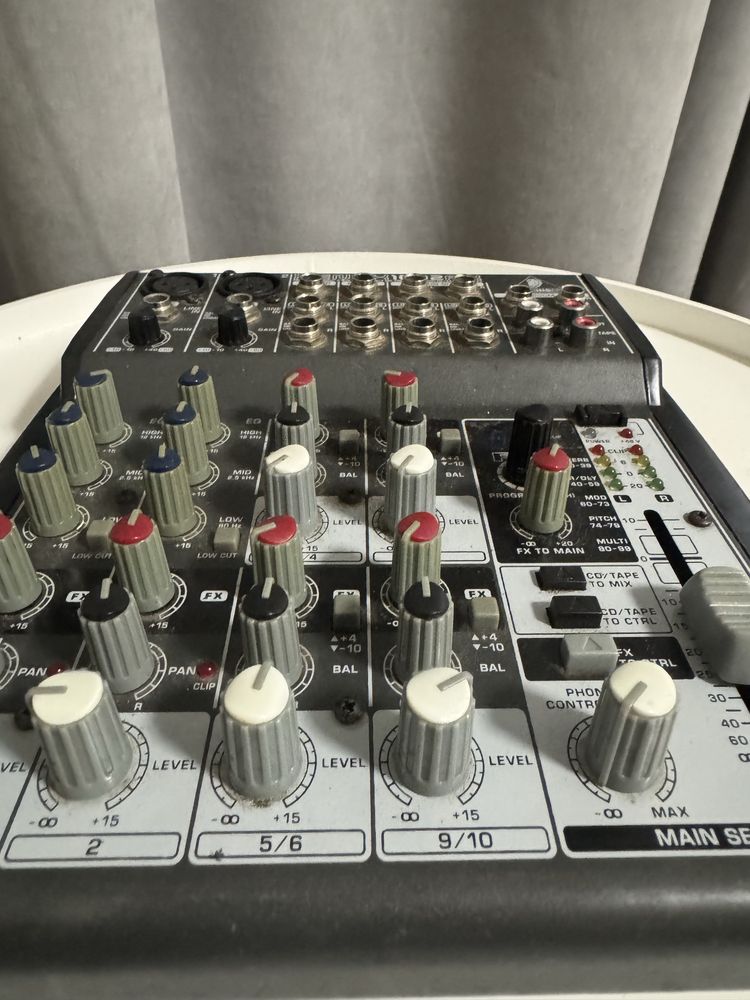 Behringer Xenyx 1002FX — мікшер з ефектами