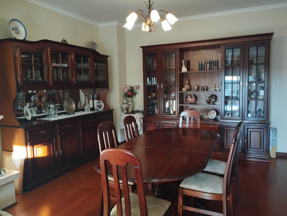 Móveis de sala de estar e jantar completo