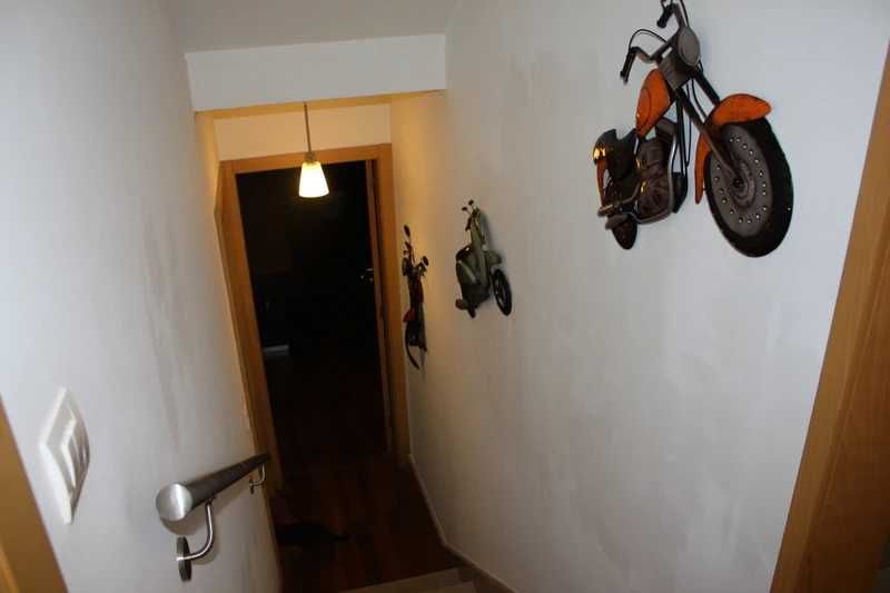 Esculturas de parede em latão