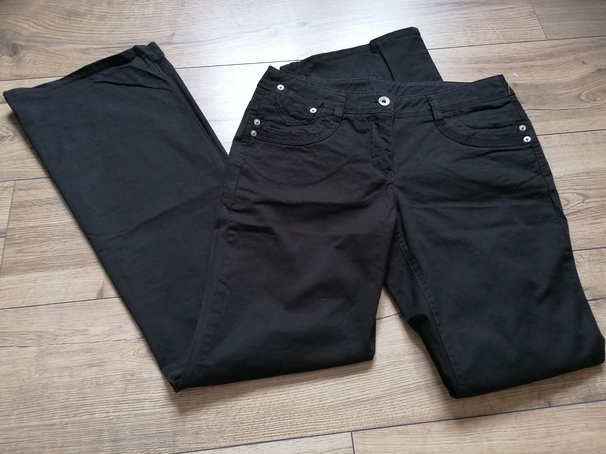 Spodnie firmy Basic line casual Wear