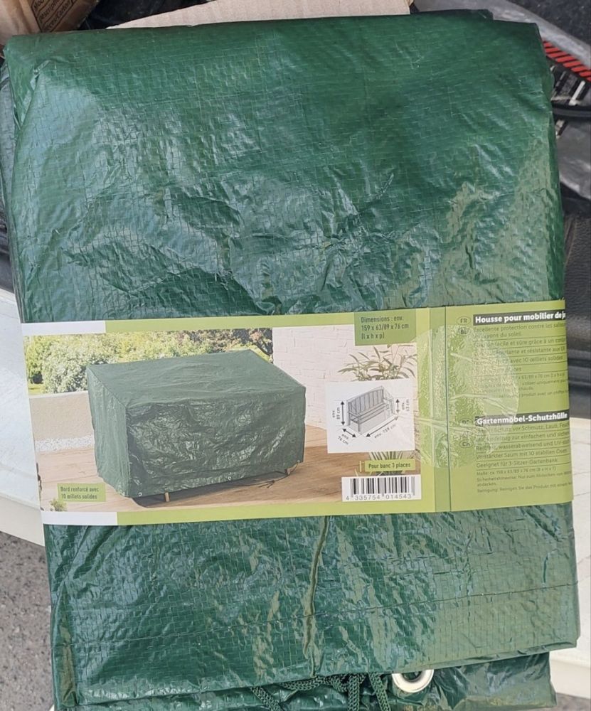 Чохли на садові меблі.