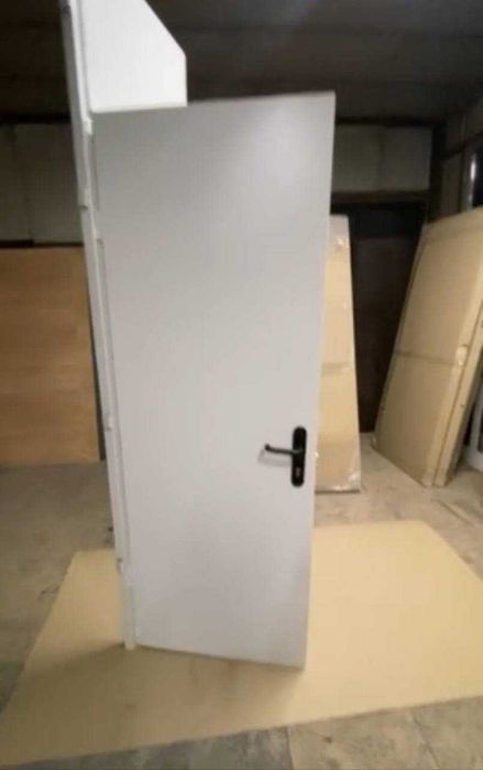 Продам двері для складу – міцні та довговічні