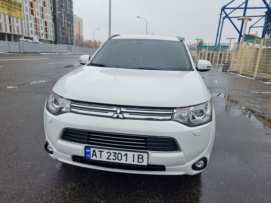 Mitsubishi Outlander PHEV 2014