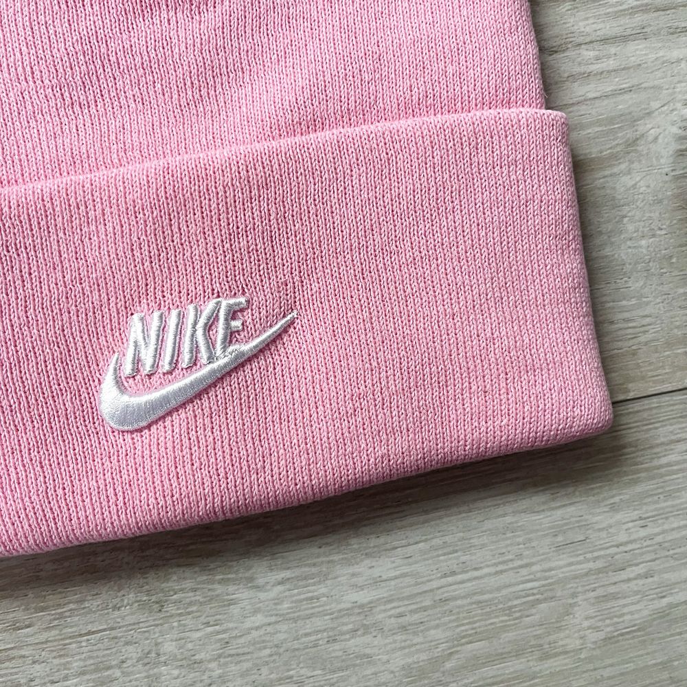 Czapka zimowa beanie nike haft logo air swoosh różowa pink na zimę