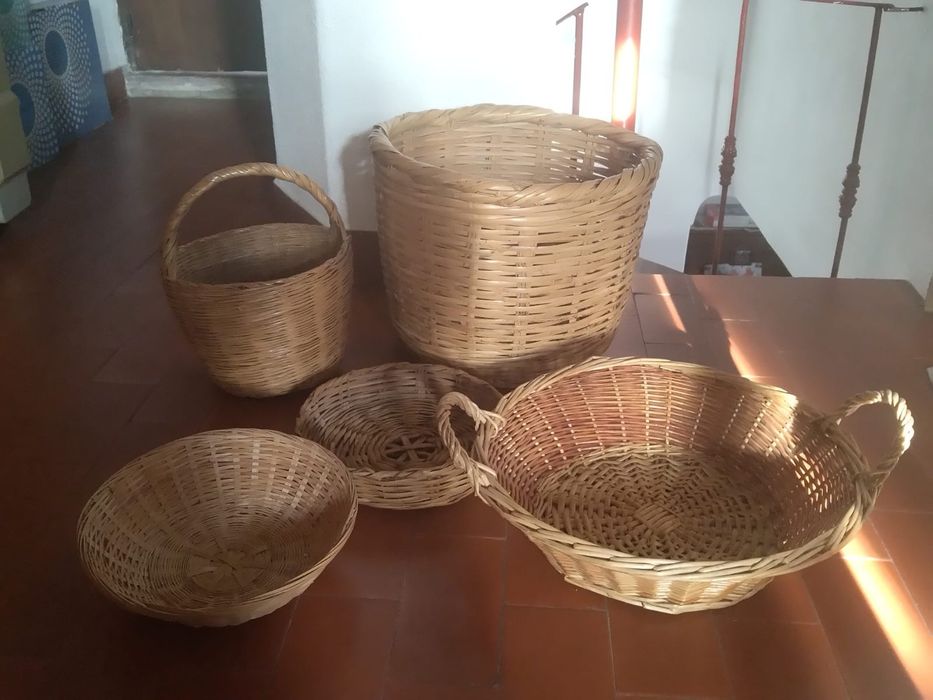 Cestos de vime rústicos