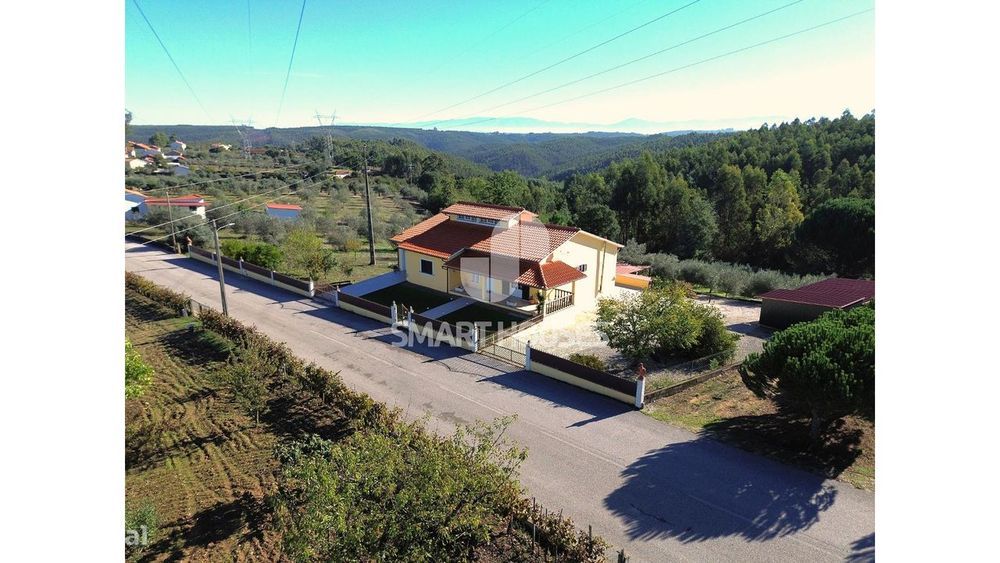 Moradia T3 Ermidas c/ anexos e terreno