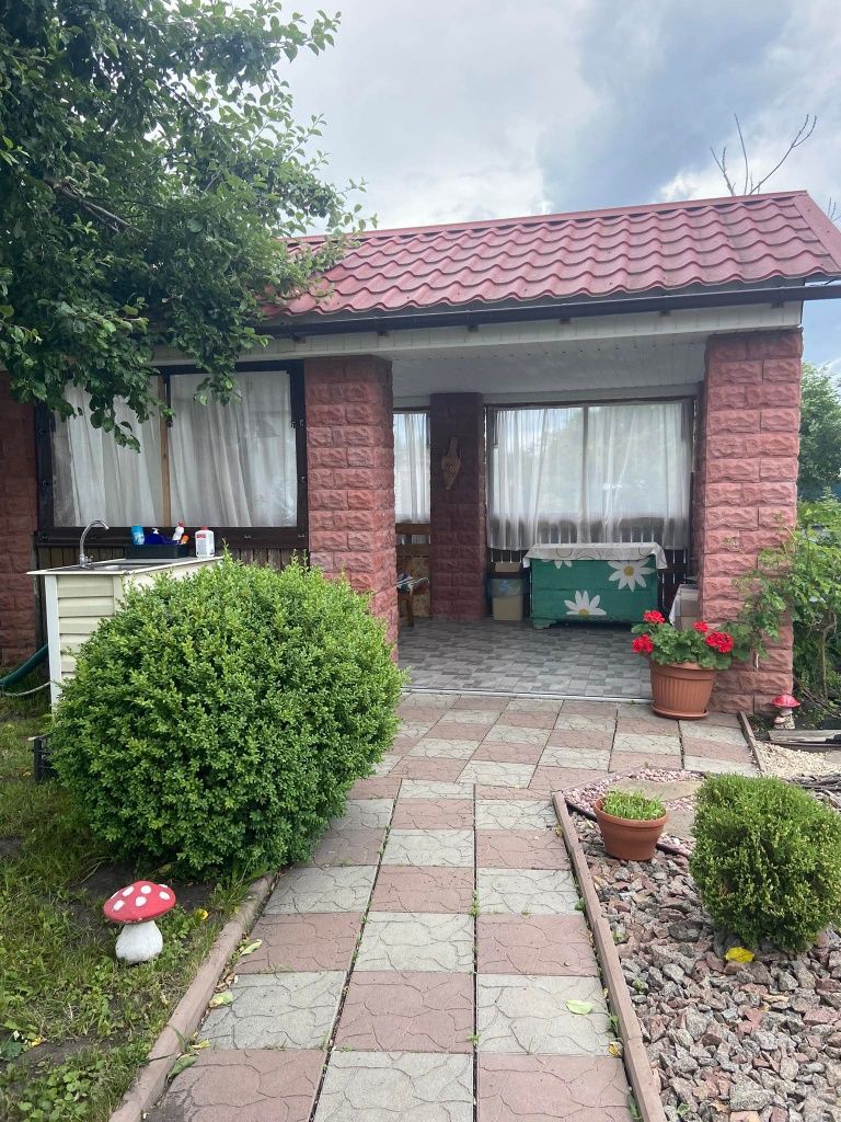 Продаж дачі  з власним озером