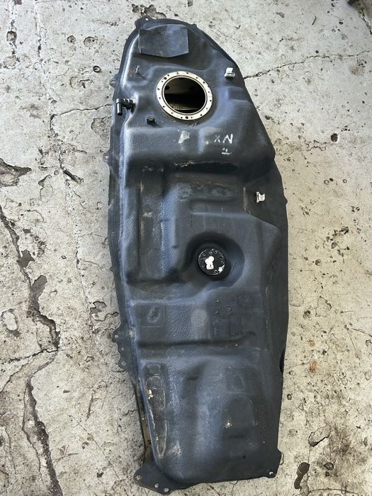 Продам бак toyota RAV 4 12-16року lexus nx 2015-2019