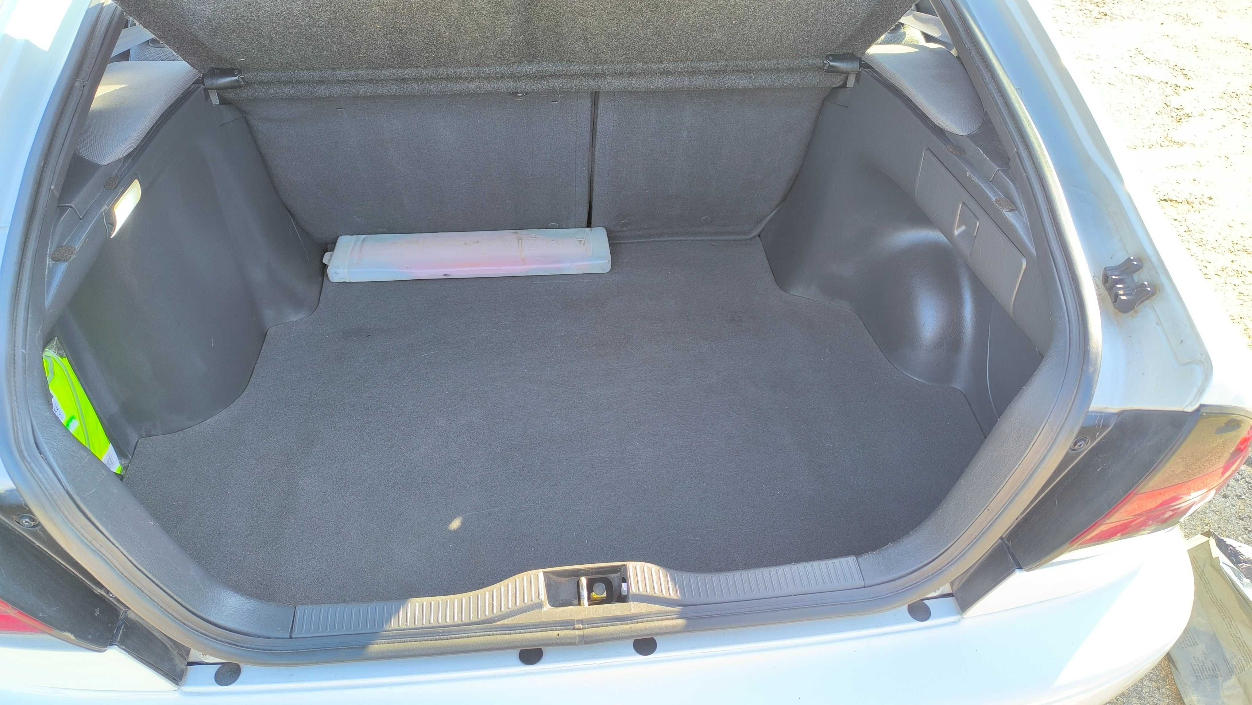 Toyota Corolla 1.3, muito bom estado, poucos km