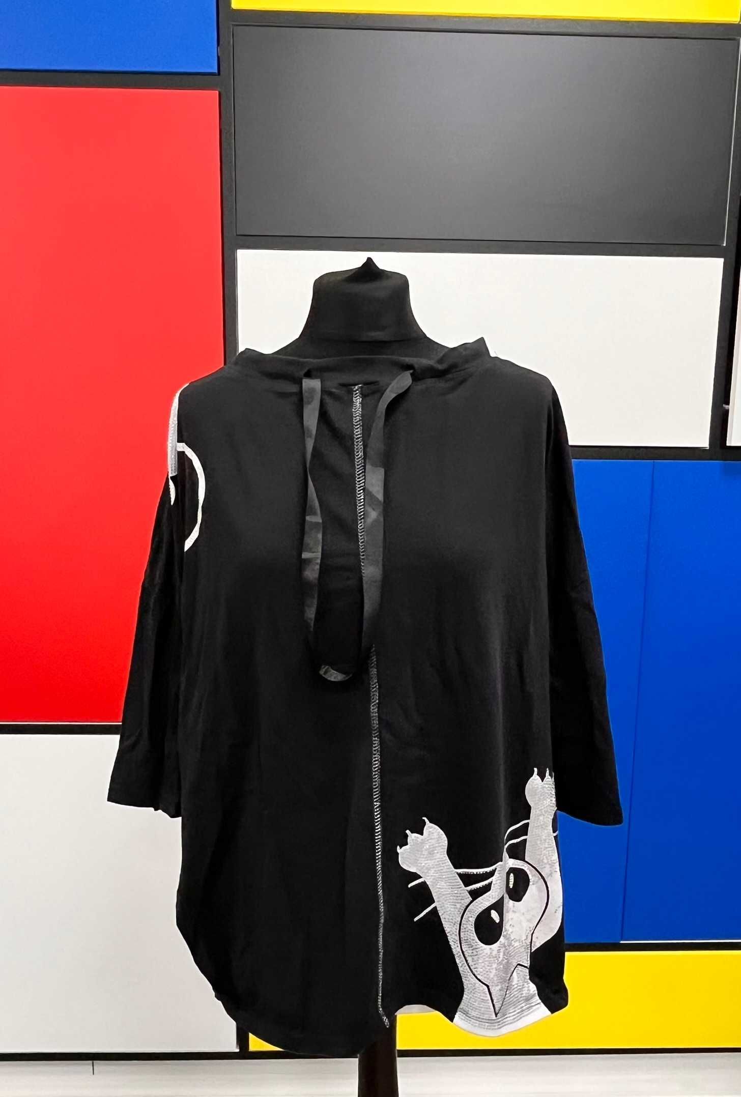 Bluza oversize z zwierzęciem i ozdobnymi ćwiekami F.MODA