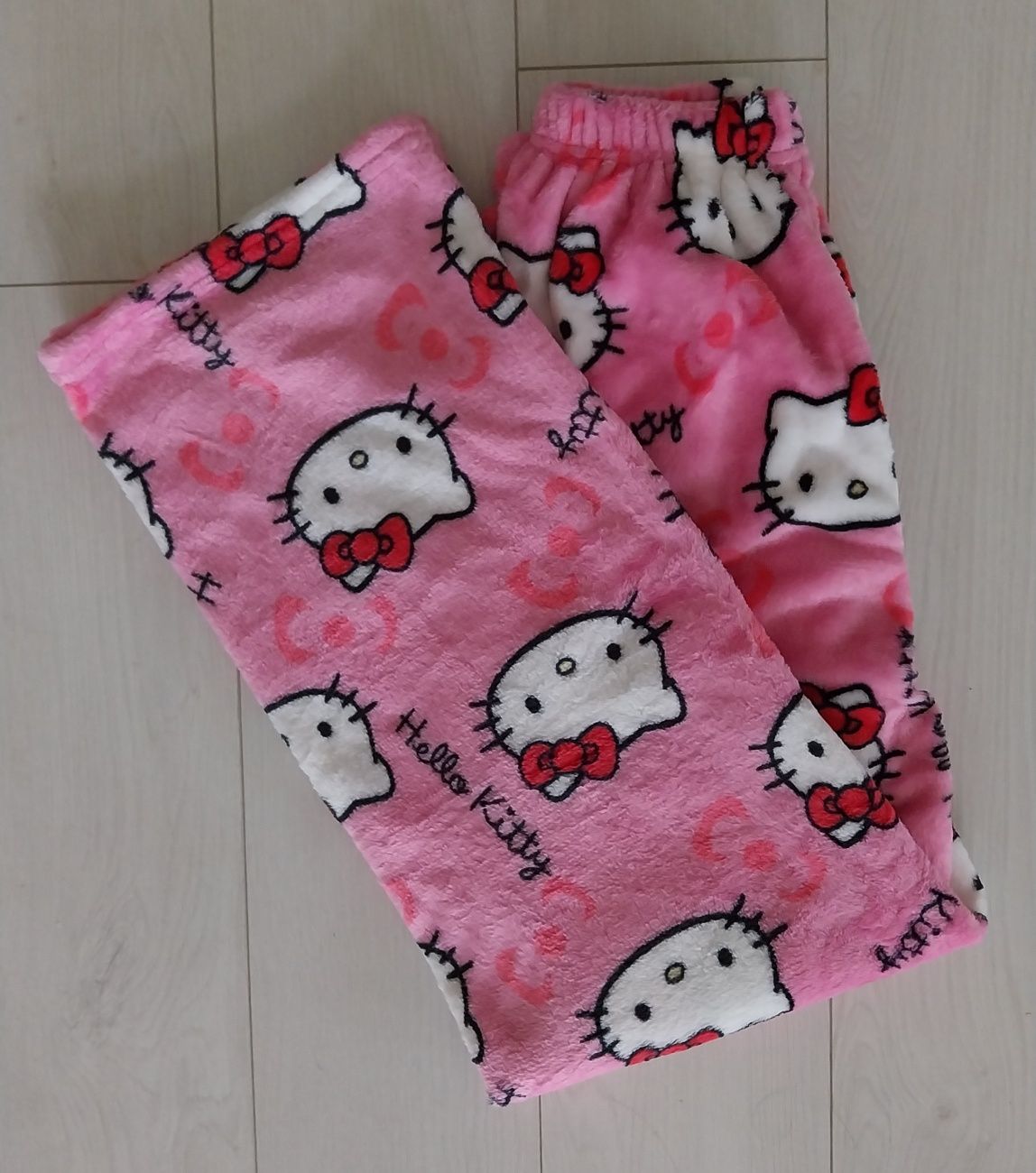 Spodnie Hello Kitty Pluszowe Baby Pink Musisz je Mieć XS/S