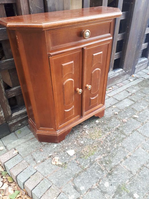 Ciekawa szesciokatna szafka pod umywalke merbau piekna