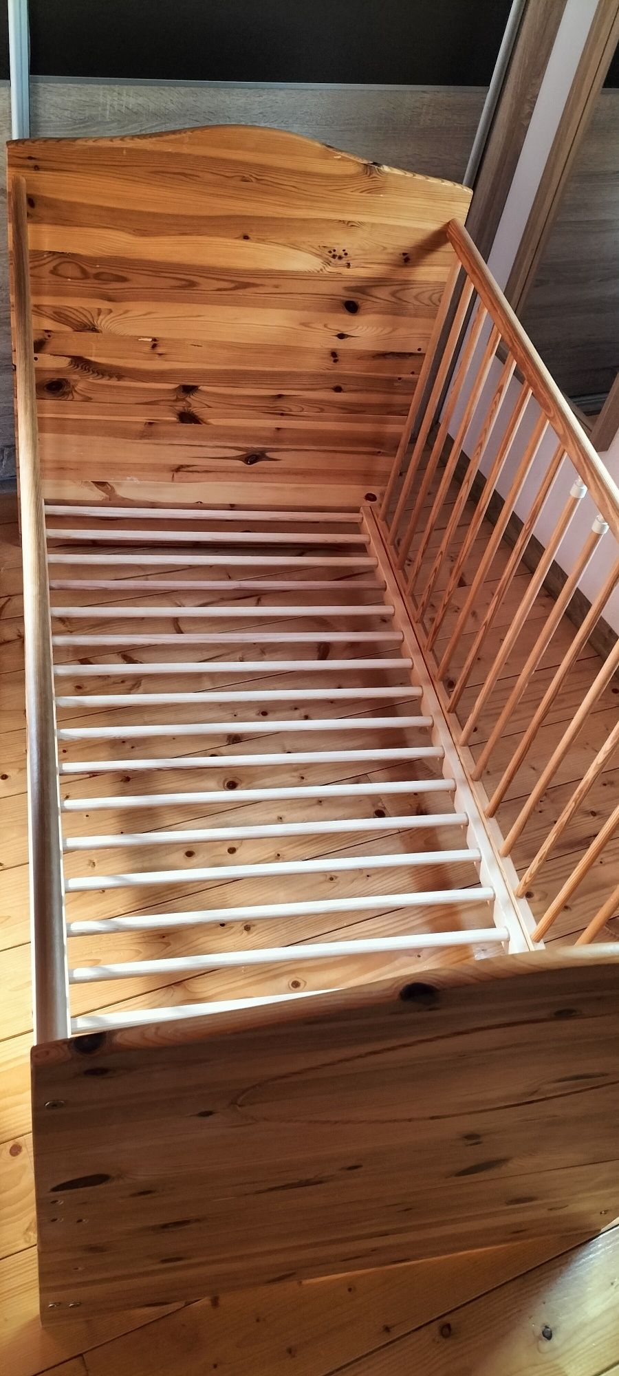 Sprzedam łóżeczko drewniane 70x140 2w1