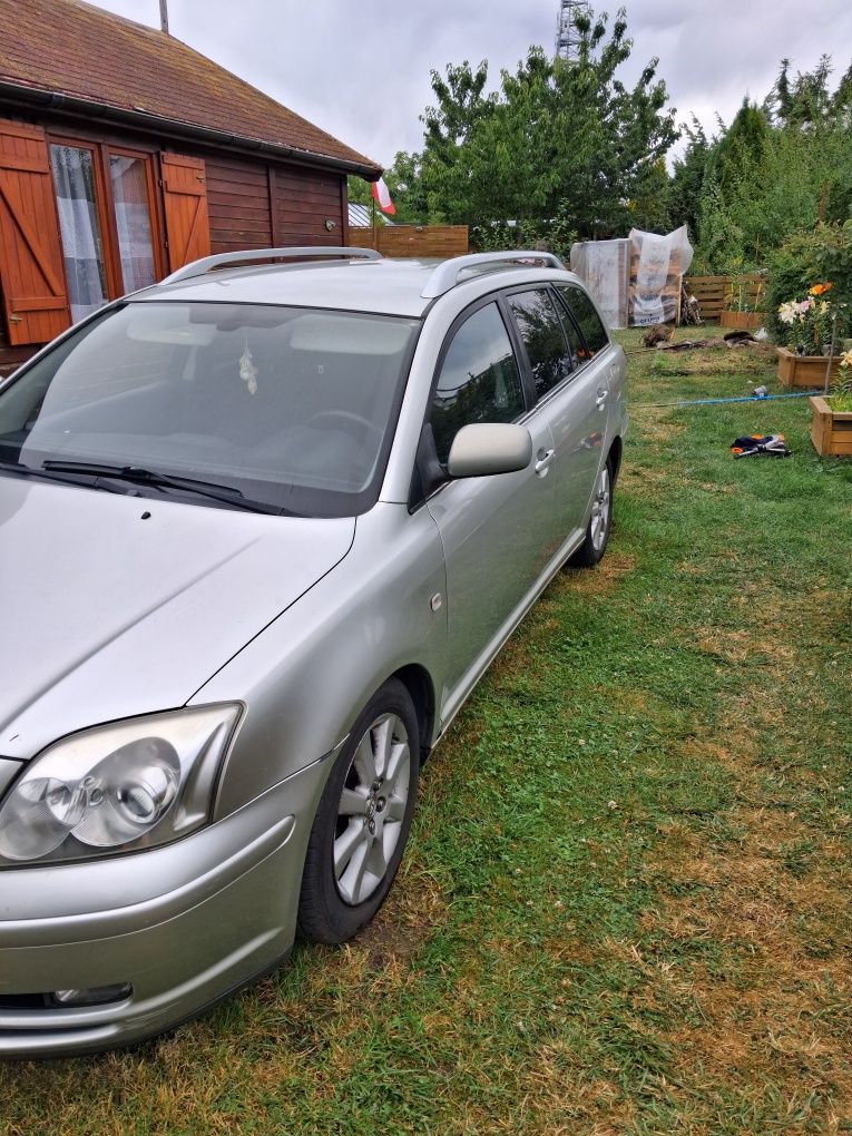 Toyota avensis 1.8 benz  kombi 2004r