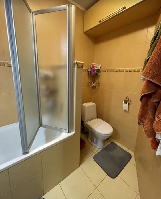 Продаж 3к квартири 76 кв. м на вул. Карпенка