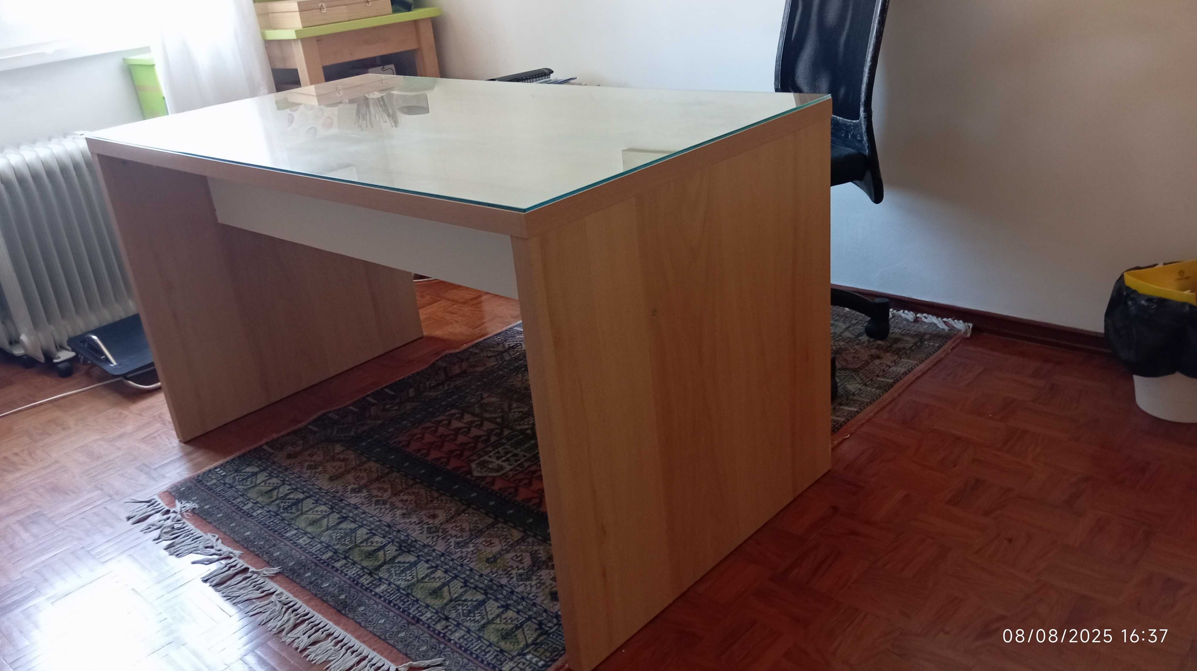 Secretária IKEA com tampo de vidro