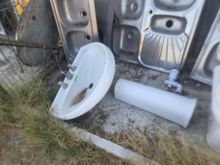 Conjunto de casa de banho bidé, sanita e lavatório