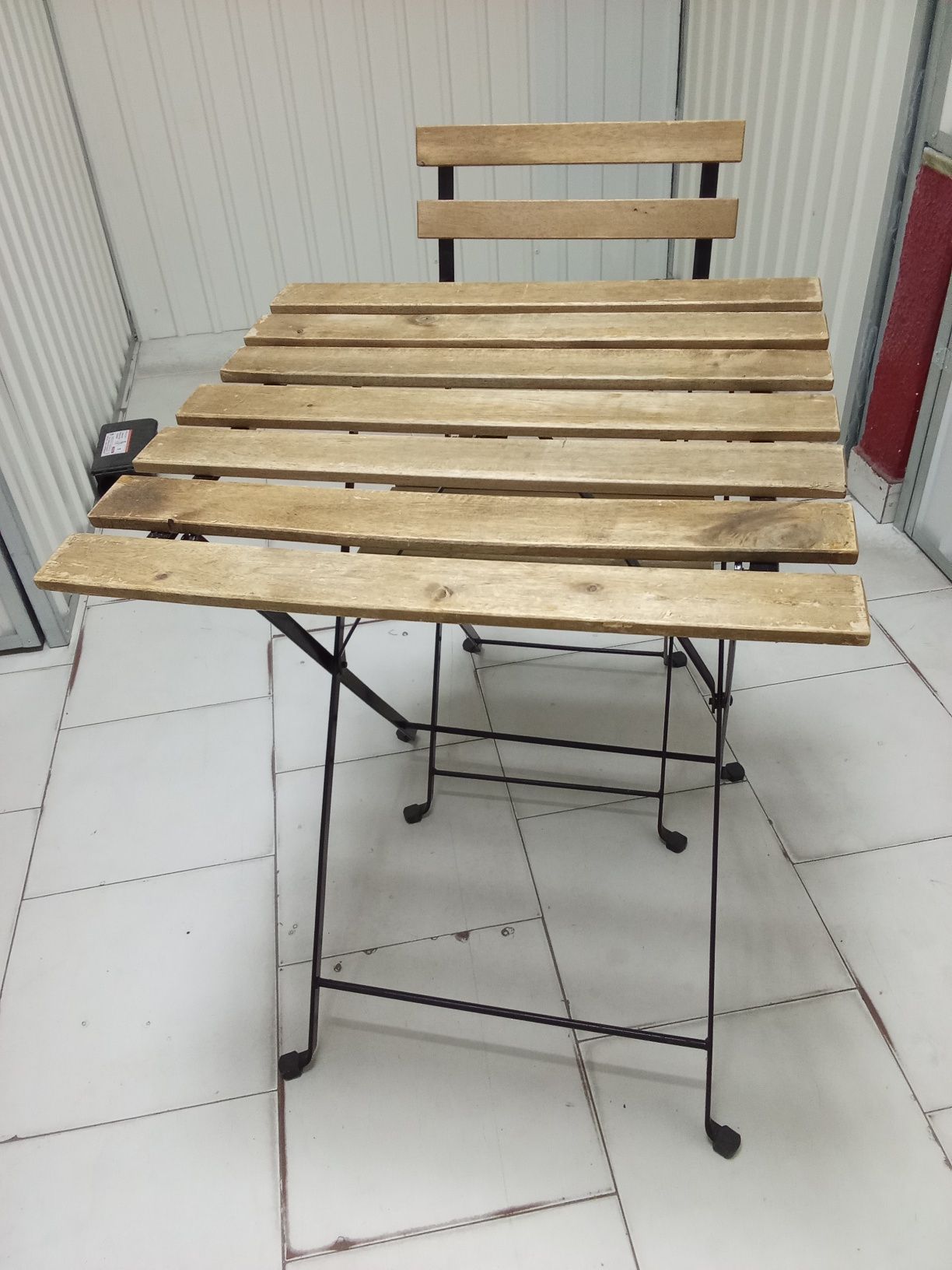 Conjunto mesa e cadeira