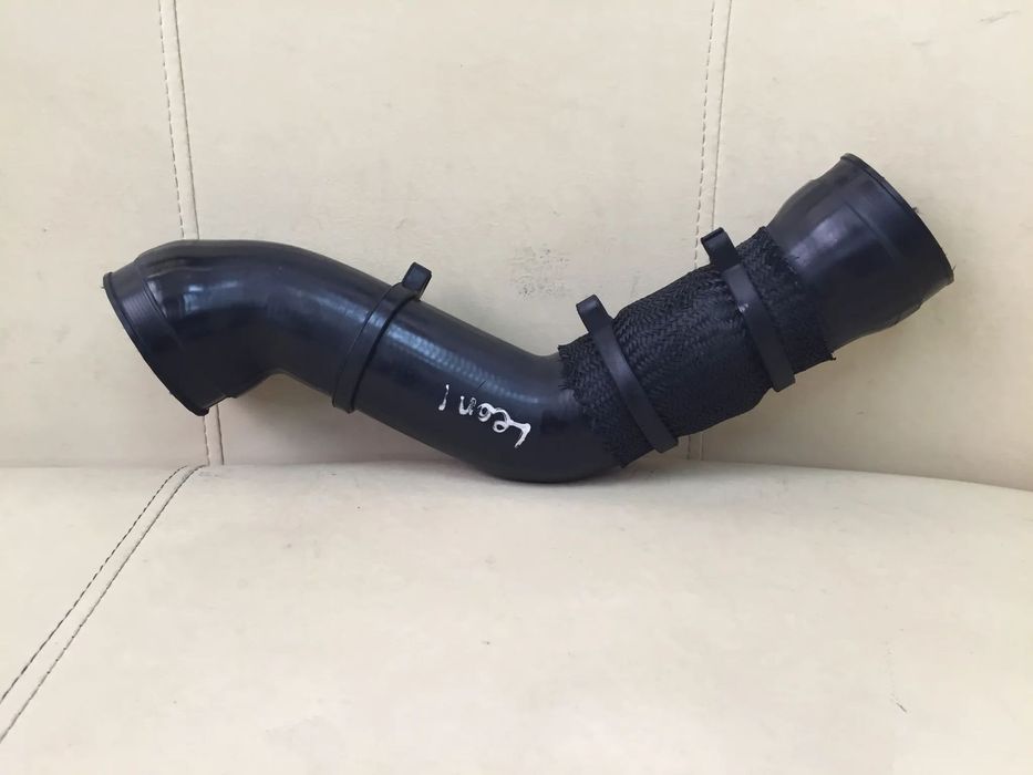 RURA PRZEWÓD POWIETRZA INTERCOOLERA LEON I TOLEDO II OCTAVIA I GOLF IV BORA AUDI A3 1.8 T 06A145708B