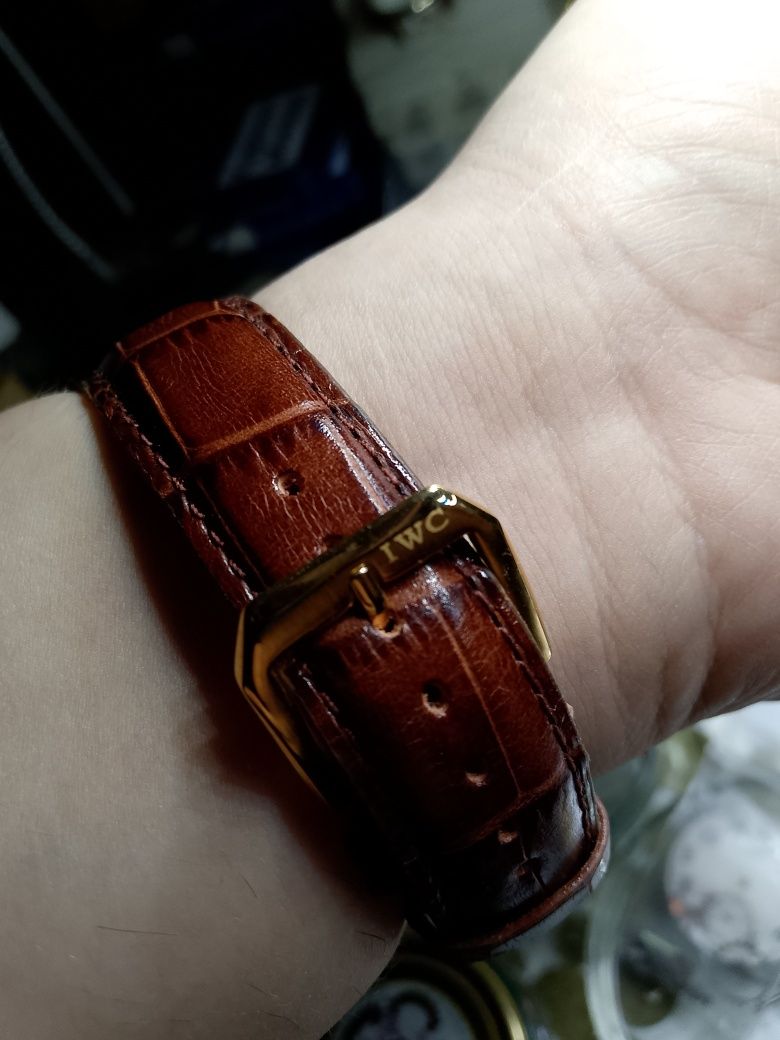 Часова майстерня продає годинник IWC SCHAFFHAUSEN CHRONOGRAPH