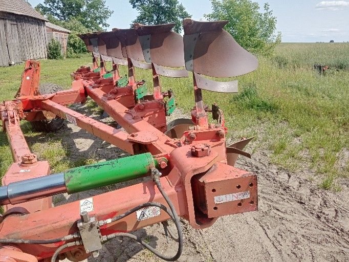 Pług Unia Grudziądz Vis 5+1 pół zawieszany
