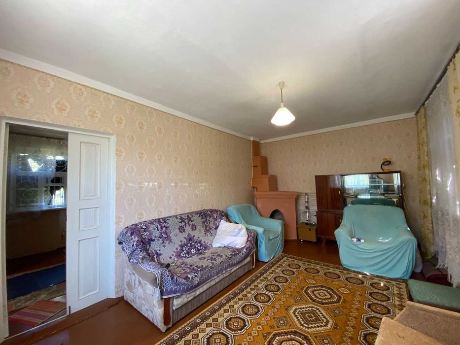 Продається дачний будинок з гаражем у мальовничому місці!