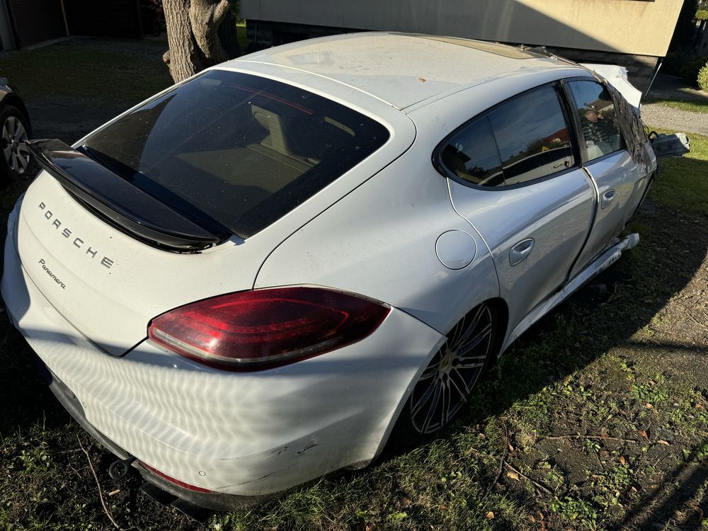 PORSCHE PANAMERA DIESEL Biała Uszkodzona z Włoch
