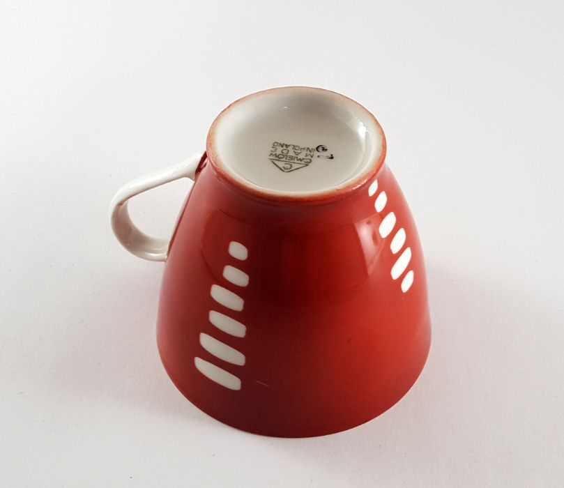 Filiżanka "London" projektu Wincentego Potackiego z 1962 roku- Ćmielów