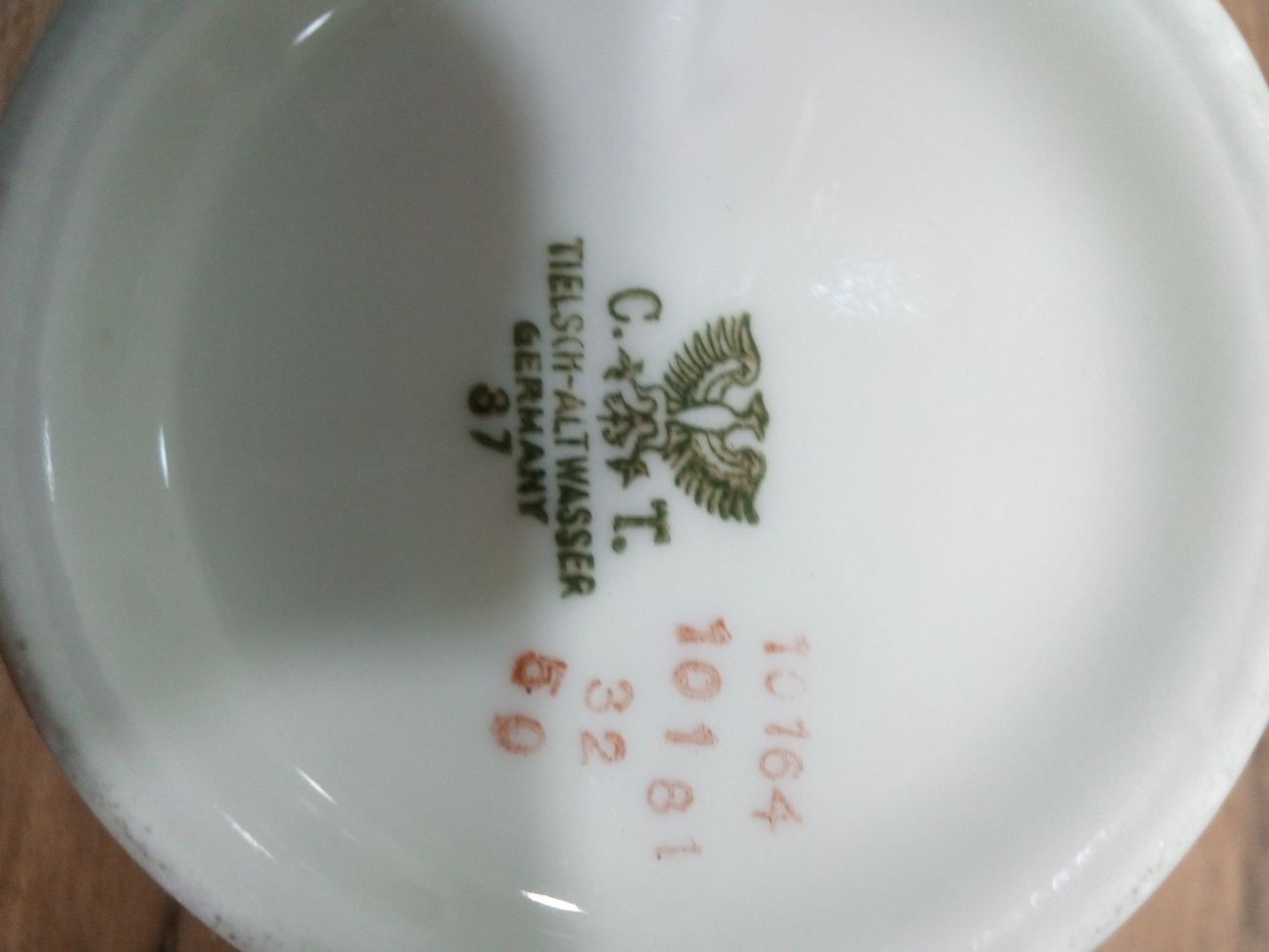 Porcelana poniemiecka sygnowana. Wałbrzych 1937.