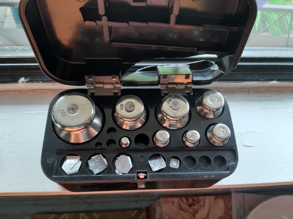 Продам  набор гирь для весов