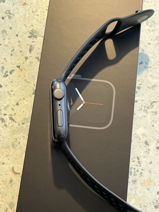 Apple Watch SE 44mm Midnight Nike Edition