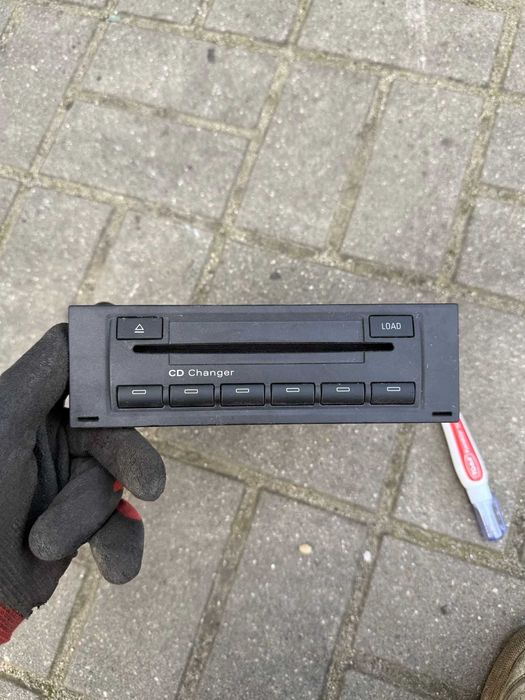 Audi A4 B6 B7 Zmieniarka CD Changer 8E0--035--111D