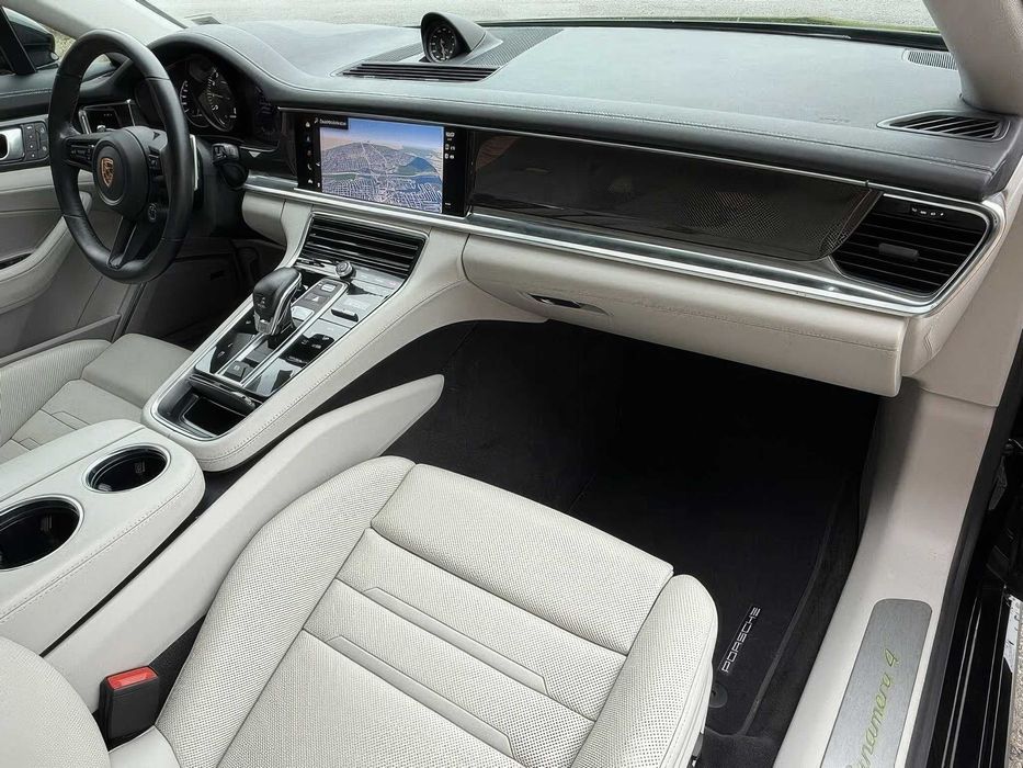 Porsche Panamera 4 Sport Turismo      2022