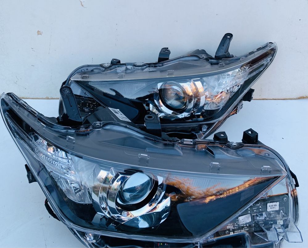 Lampy Lampa Reflektor Przód Prawa Lewa Toyota Auris II 2 Lift Soczewka