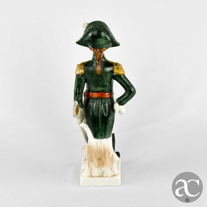 Figura de militar em porcelana francesa “Mar’echal de L’empire”