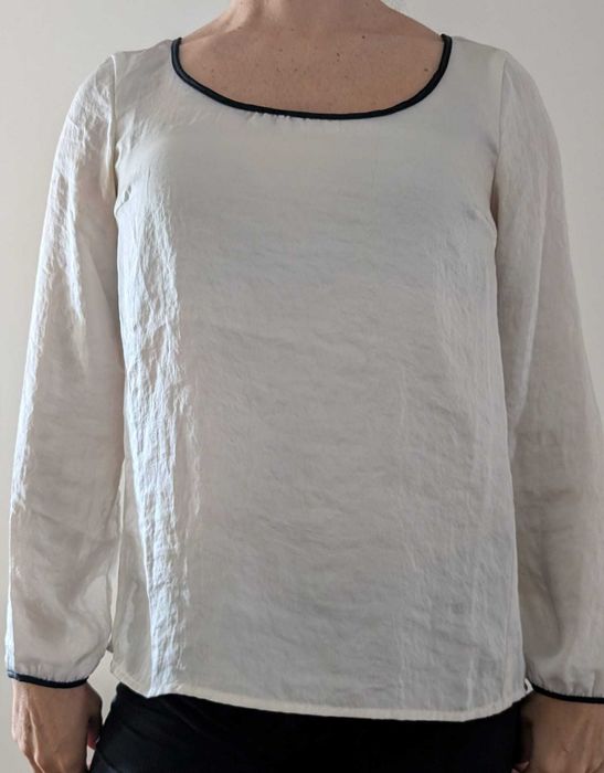 Blusa Branca com botões nas costas