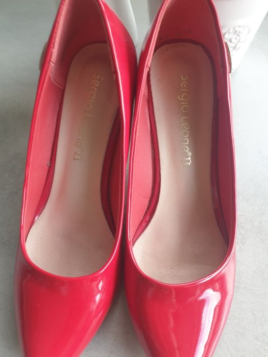 Czerwone lakierowane szpilki r.39